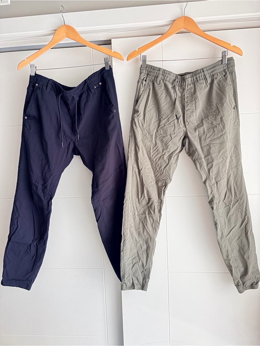 Men's Dual-Color Elastic Waist Joggers - Navy & Olive
